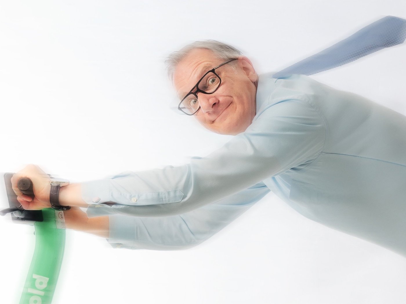 Pressefoto von Hans Gerzlich zu seinem Bühnenprogramm Ich hatte mich jünger in Erinnerung